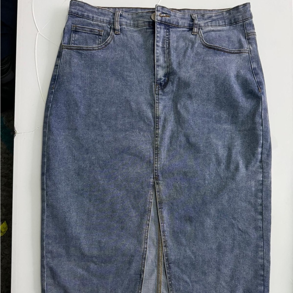 WOMEN’S SKIRT, SIZE XL